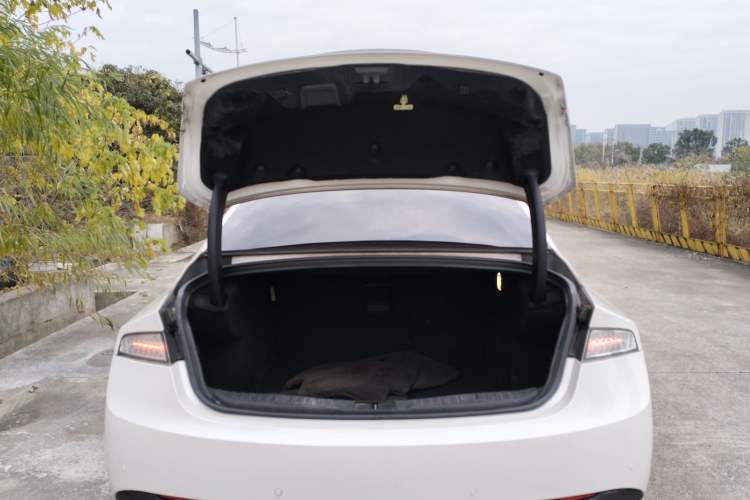 Used Lincoln MKZ 2014 2.0T Luxury Edition Trunk