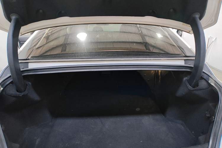 Used Lincoln MKZ 2014 2.0T Luxury Edition Trunk