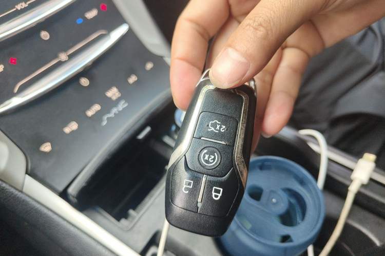 Used Lincoln MKZ 2014 2.0T Luxury Edition Vehicle Key