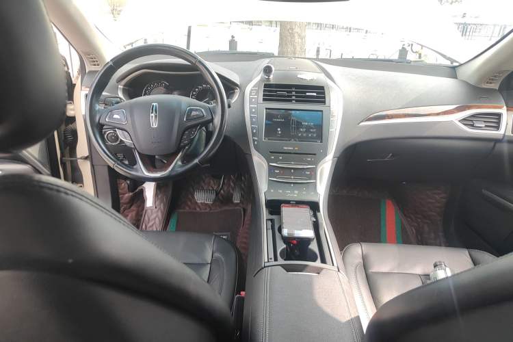 Used Lincoln MKZ 2014 2.0T Luxury Edition Center Console