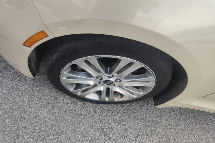 Used Lincoln MKZ 2014 2.0T Luxury Edition Left Front Wheel Hub