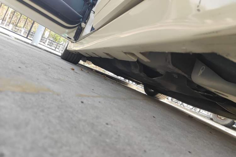 Used Lincoln MKZ 2014 2.0T Luxury Edition Left Side Sill