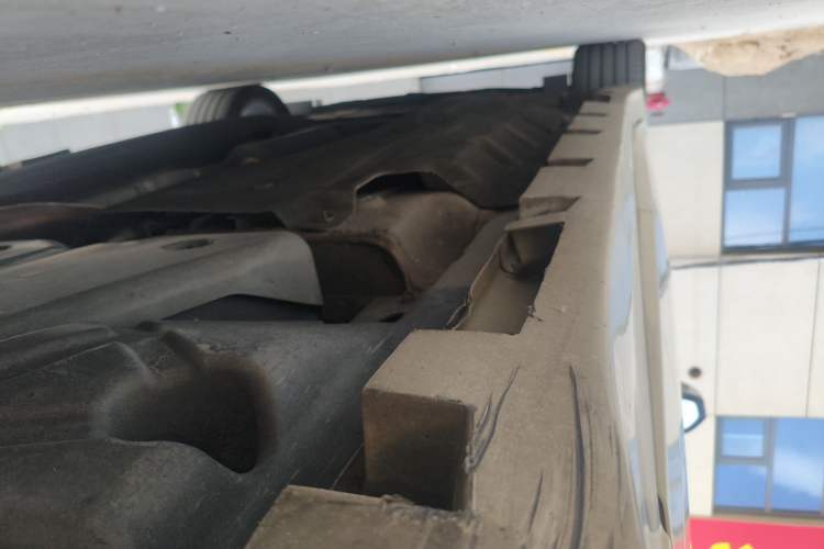 Used Lincoln MKZ 2014 2.0T Prestige Edition Left Side Sill