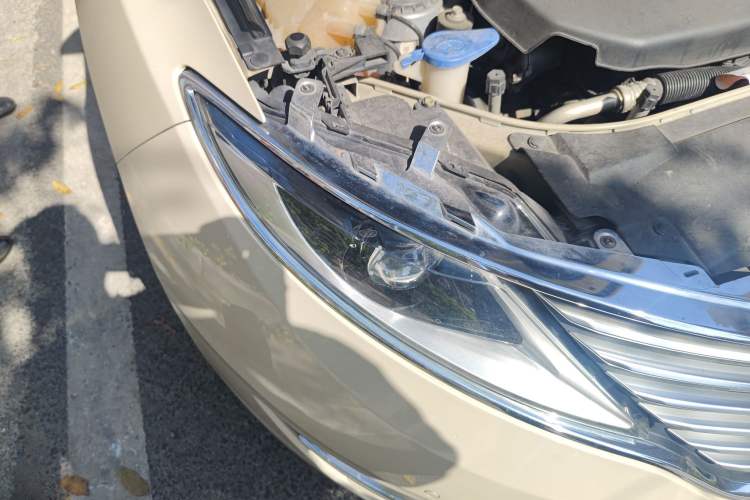 Used Lincoln MKZ 2014 2.0T Luxury Edition Right Front Headlight
