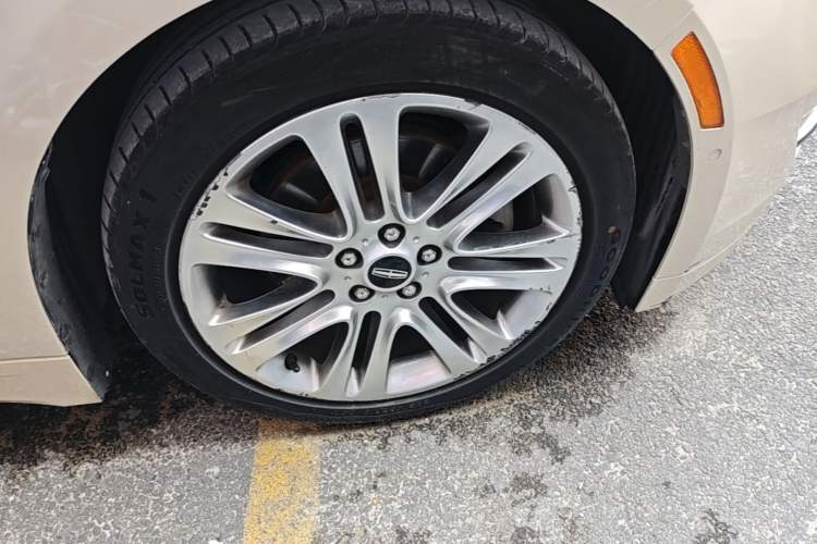 Used Lincoln MKZ 2014 2.0T Luxury Edition Right Front Wheel Hub