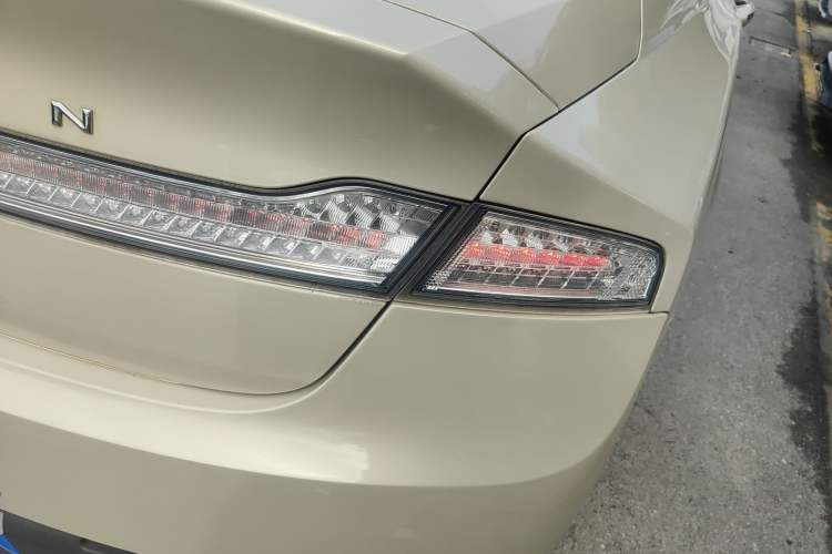 Used Lincoln MKZ 2014 2.0T Luxury Edition Right Rear Taillight