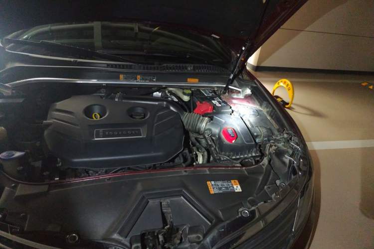 Used Lincoln MKZ 2015 2.0T Presidential Series Engine Bay Left