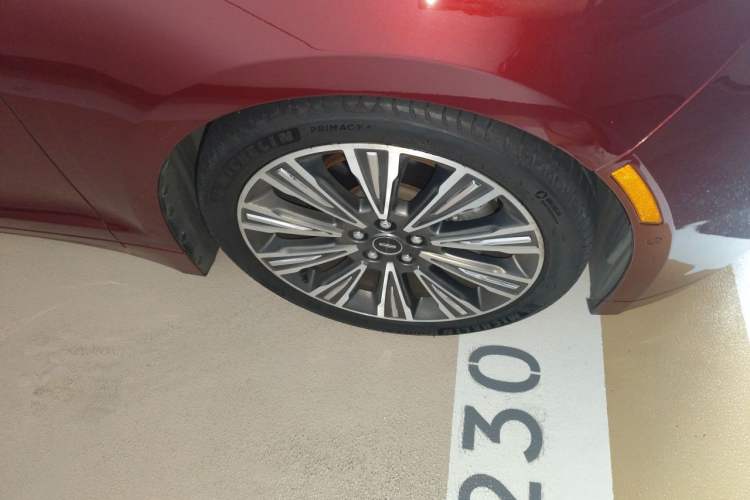 Used Lincoln MKZ 2015 2.0T Presidential Series Right Front Wheel Hub