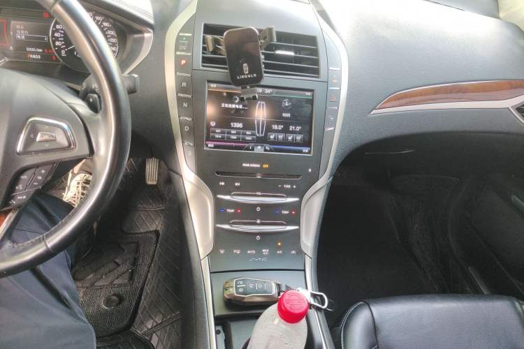 Used Lincoln MKZ 2016 2.0T Luxury Edition Audio And AC Panel
