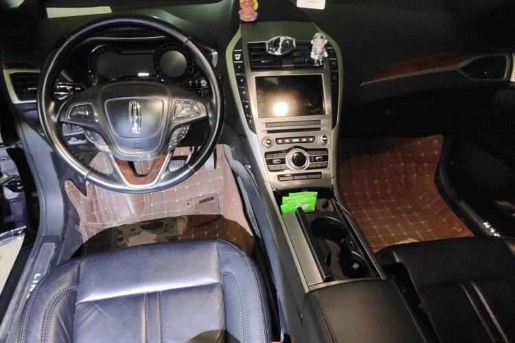 Used Lincoln MKZ  Center Console
