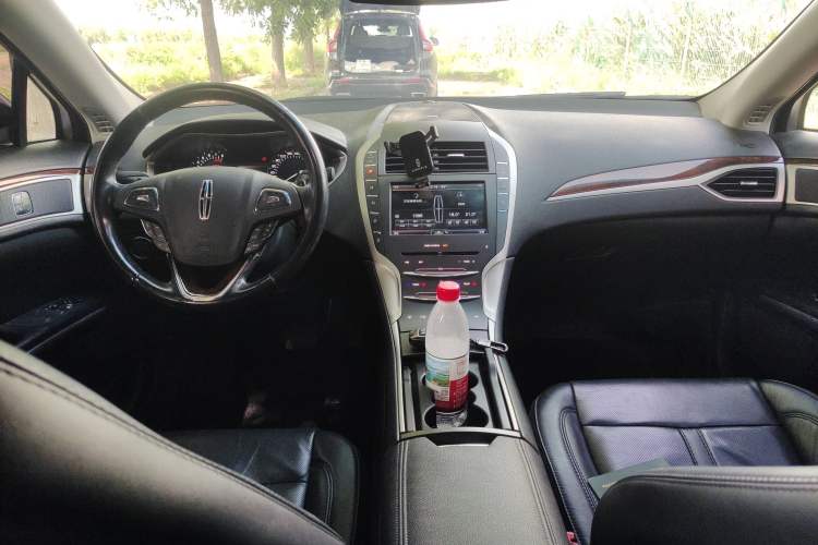 Used Lincoln MKZ 2016 2.0T Luxury Edition Center Console