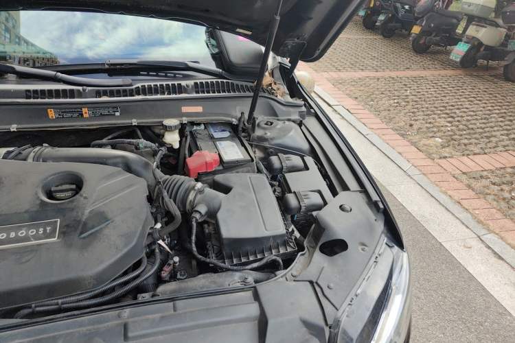 Used Lincoln MKZ 2016 2.0T Premium Edition Engine Bay Left