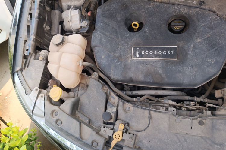 Used Lincoln MKZ 2016 2.0T Premium Edition Engine Bay Right