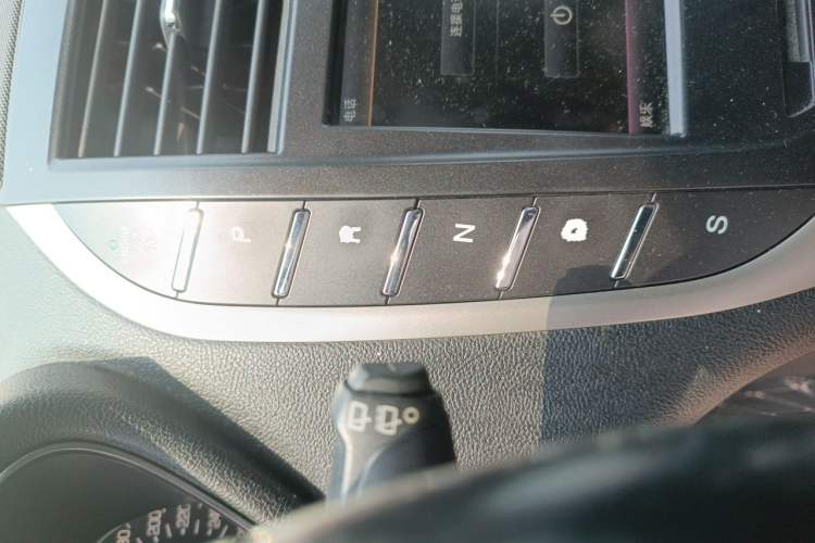 Used Lincoln MKZ 2016 2.0T Premium Edition Gear Lever