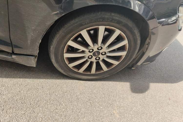 Used Lincoln MKZ 2016 2.0T Premium Edition Right Front Wheel Hub