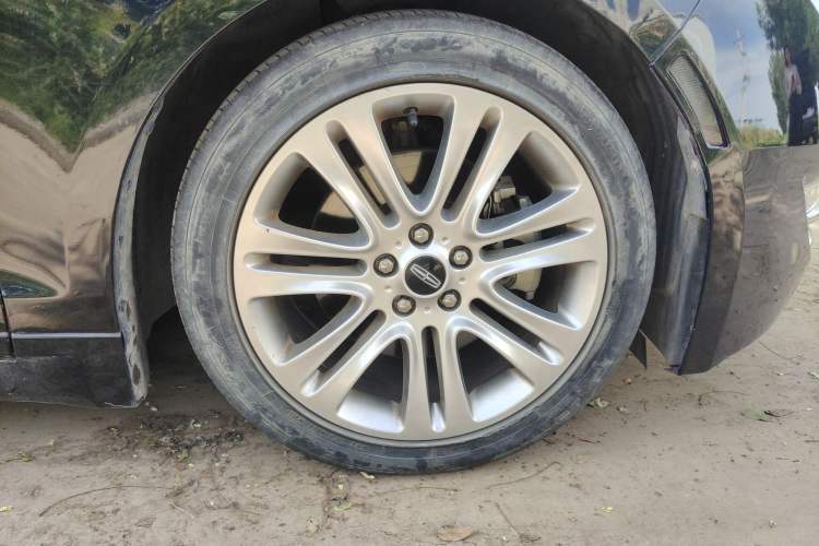 Used Lincoln MKZ 2016 2.0T Luxury Edition Right Front Wheel Hub