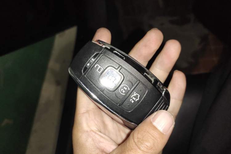Used Lincoln MKZ  Vehicle Key
