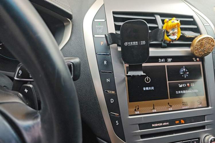 Used Lincoln MKZ 2016 2.0T Premium Edition Gear Lever