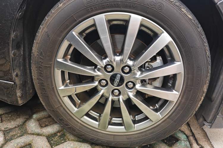 Used Lincoln MKZ 2016 2.0T Premium Edition Right Front Wheel Hub