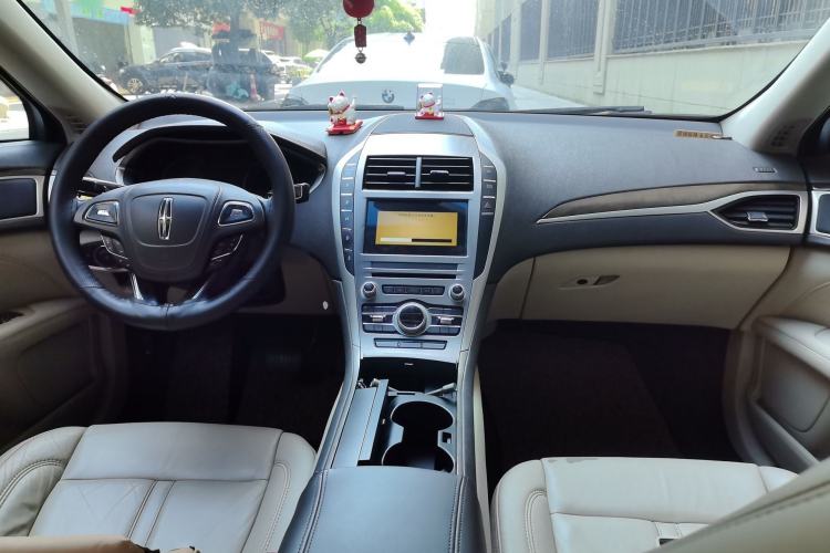Used Lincoln MKZ  Center Console