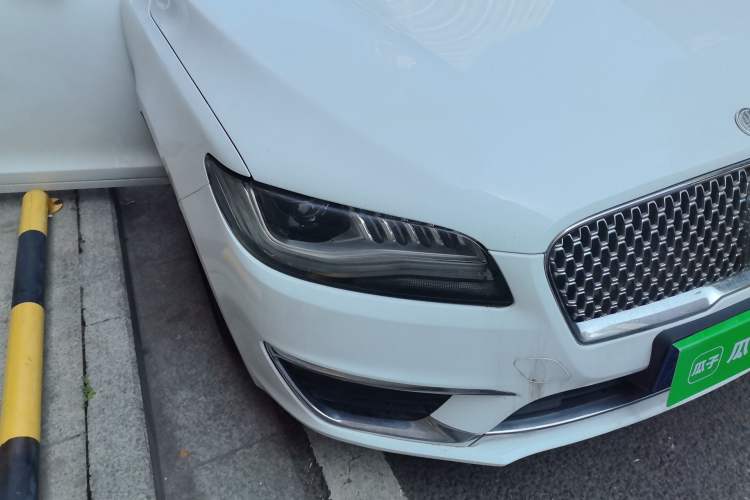 Used Lincoln MKZ  Right Front Headlight