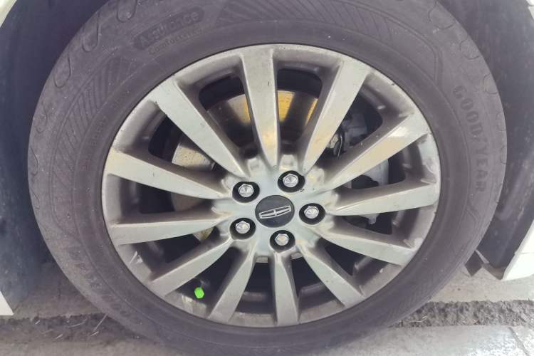Used Lincoln MKZ  Right Front Wheel Hub
