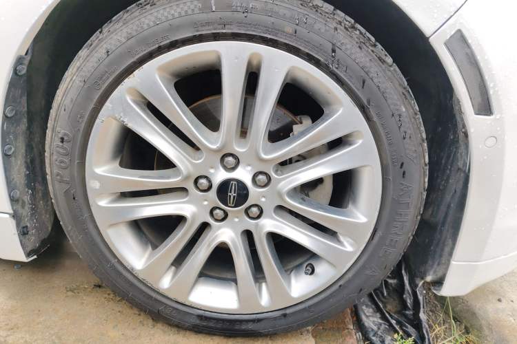 Used Lincoln MKZ 2016 2.0T Luxury Edition Right Front Wheel Hub