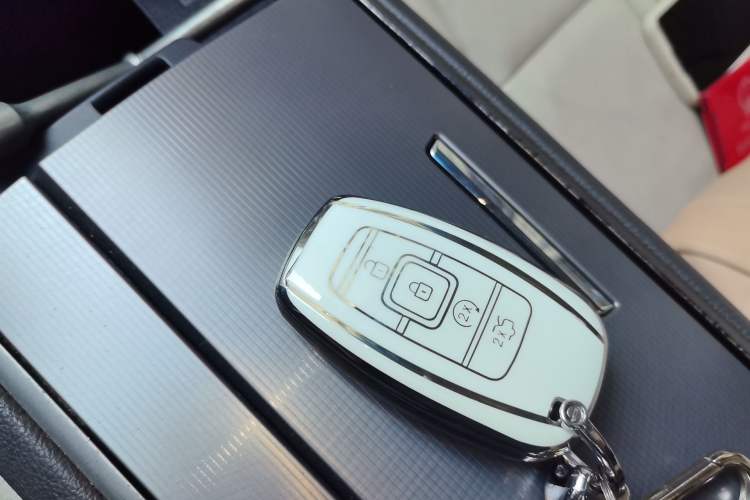 Used Lincoln MKZ  Vehicle Key