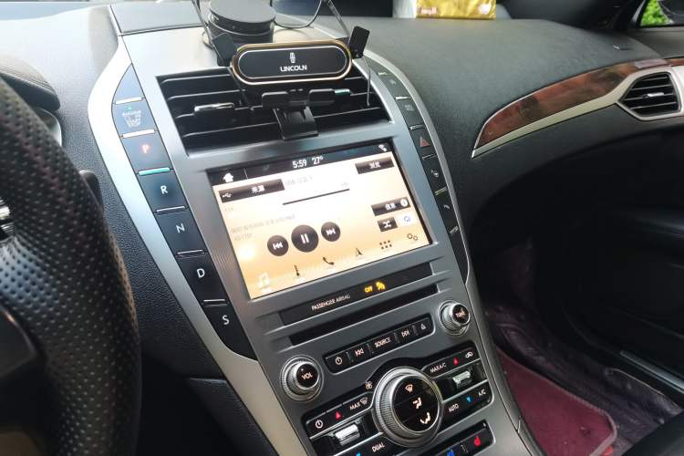 Used Lincoln MKZ 2017 2.0T Luxury Edition Audio And AC Panel