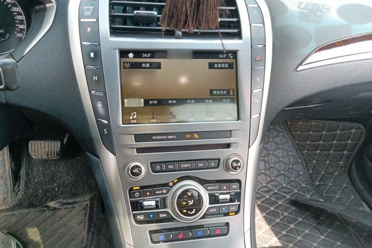 Used Lincoln MKZ 2017 2.0T Luxury Edition Audio And AC Panel