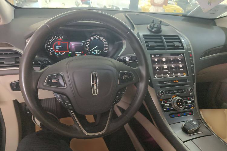 Used Lincoln MKZ 2017 2.0T Luxury Edition Center Console