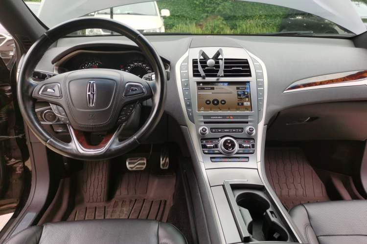 Used Lincoln MKZ 2017 2.0T Luxury Edition Center Console