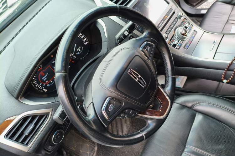 Used Lincoln MKZ 2017 2.0T Luxury Edition Center Console