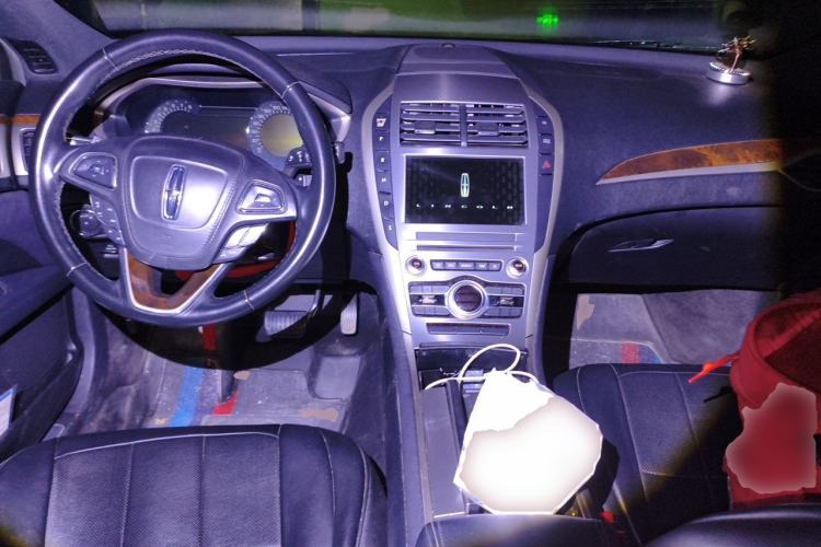 Used Lincoln MKZ 2017 2.0T Luxury Edition Center Console