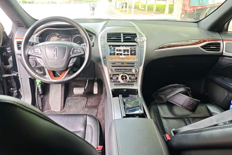 Used Lincoln MKZ 2017 2.0T Luxury Edition Center Console