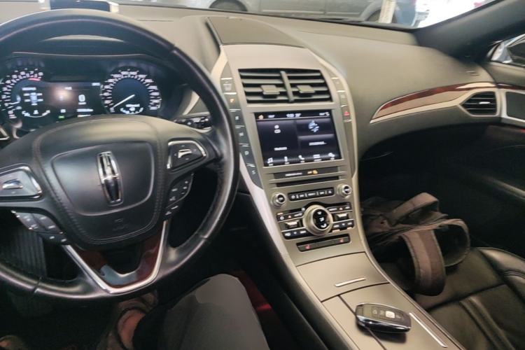 Used Lincoln MKZ 2017 2.0T Luxury Edition Center Console