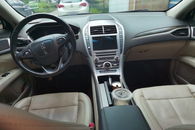 Used Lincoln MKZ 2017 2.0T Luxury Edition Center Console
