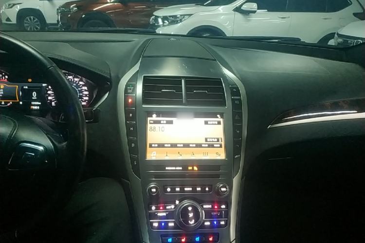 Used Lincoln MKZ 2017 2.0T Luxury Edition Center Console