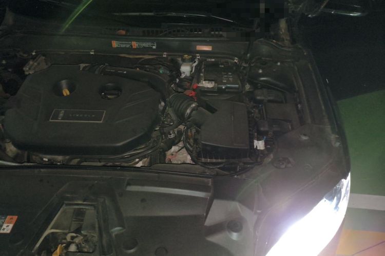 Used Lincoln MKZ 2017 2.0T Luxury Edition Engine Bay Left