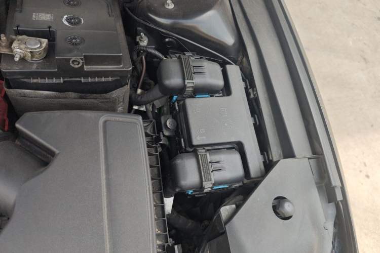 Used Lincoln MKZ 2017 2.0T Luxury Edition Engine Bay Left