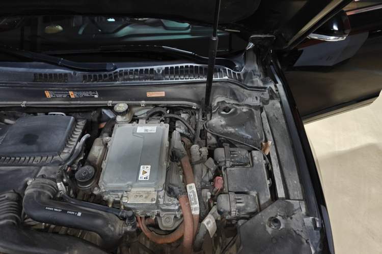 Used Lincoln MKZ 2017 2.0H Hybrid Luxury Edition Engine Bay Left