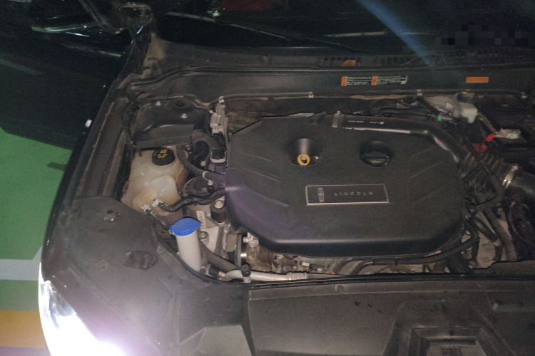 Used Lincoln MKZ 2017 2.0T Luxury Edition Engine Bay Right