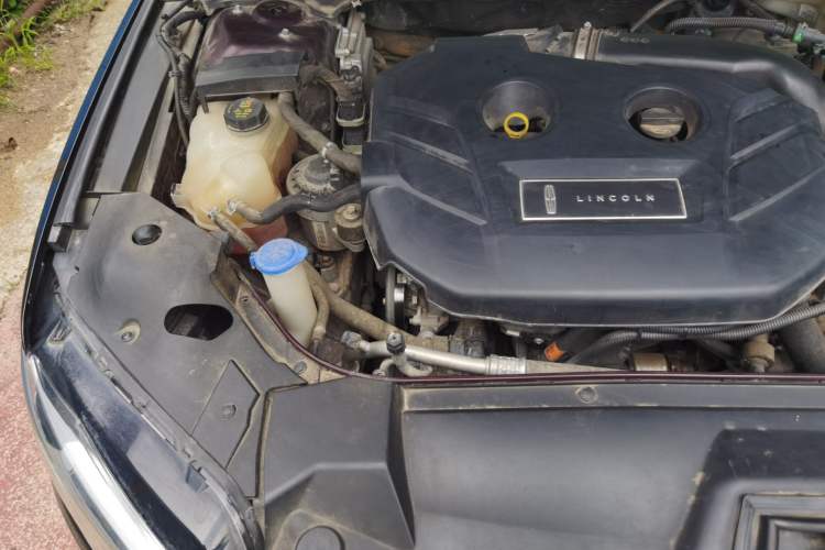 Used Lincoln MKZ 2017 2.0T Luxury Edition Engine Bay Right