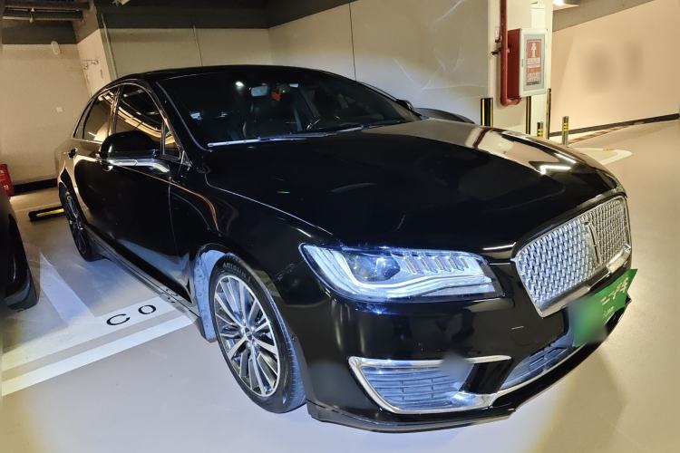 Used Lincoln MKZ 2017 2.0T Luxury Edition Front Right 45 Deg