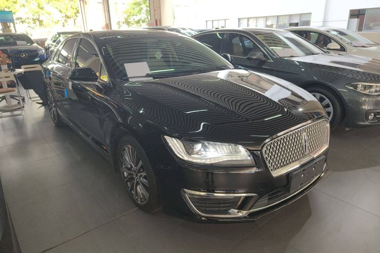 Used Lincoln MKZ 2017 2.0T Luxury Edition Front Right 45 Deg