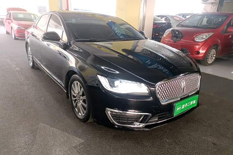 Used Lincoln MKZ 2017 2.0T Luxury Edition Front Right 45 Deg