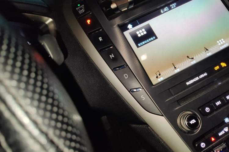 Used Lincoln MKZ 2017 2.0T Luxury Edition Gear Lever