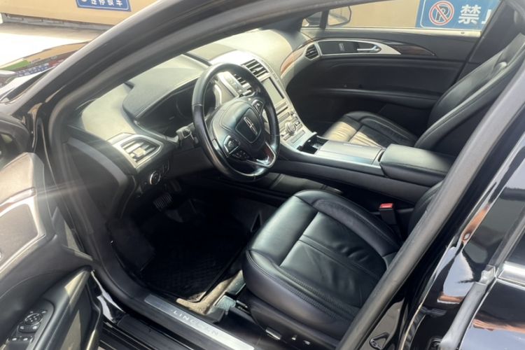 Used Lincoln MKZ 2017 2.0T Luxury Edition Interior 2