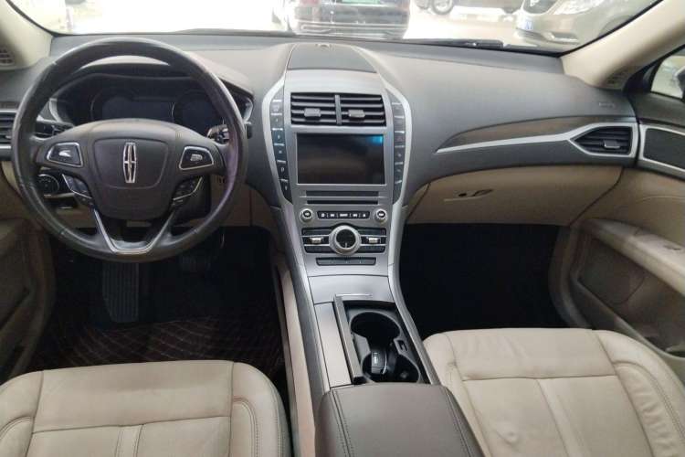 Used Lincoln MKZ 2017 2.0T Luxury Edition Interior 3