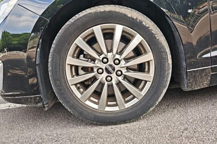 Used Lincoln MKZ 2017 2.0T Luxury Edition Left Front Wheel Hub